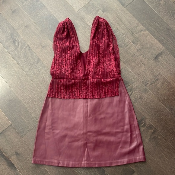 Dress - Picture 1 of 10